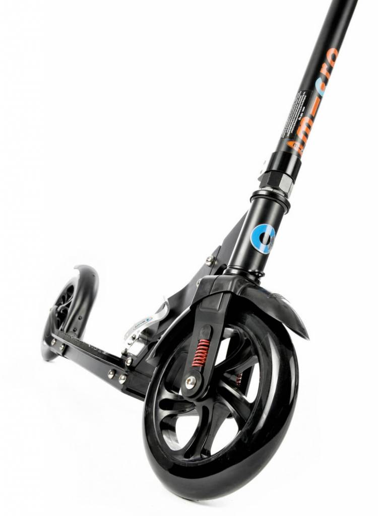 Read more about the article MICRO SCOOTER BLACK 200MM DELUXE